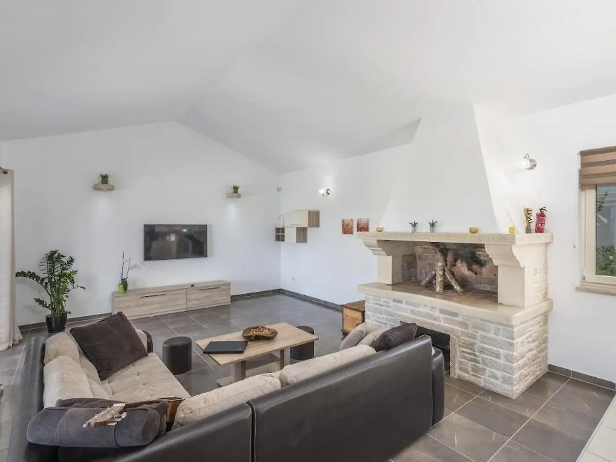 Activity Villa Melli With Pool In Vizinada