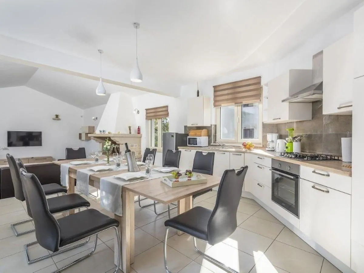 Activity Villa Melli With Pool In Vizinada