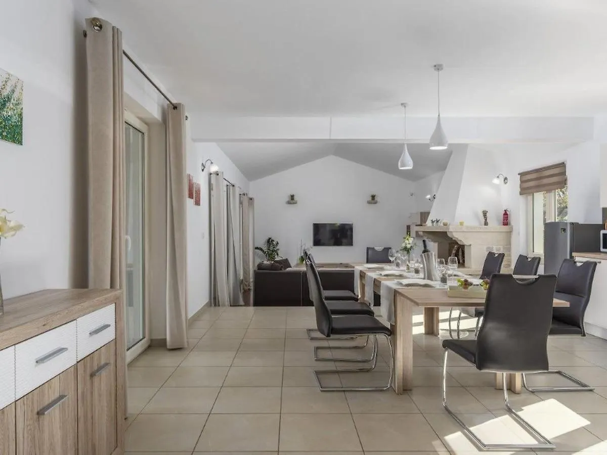 Activity Villa Melli With Pool In Vizinada